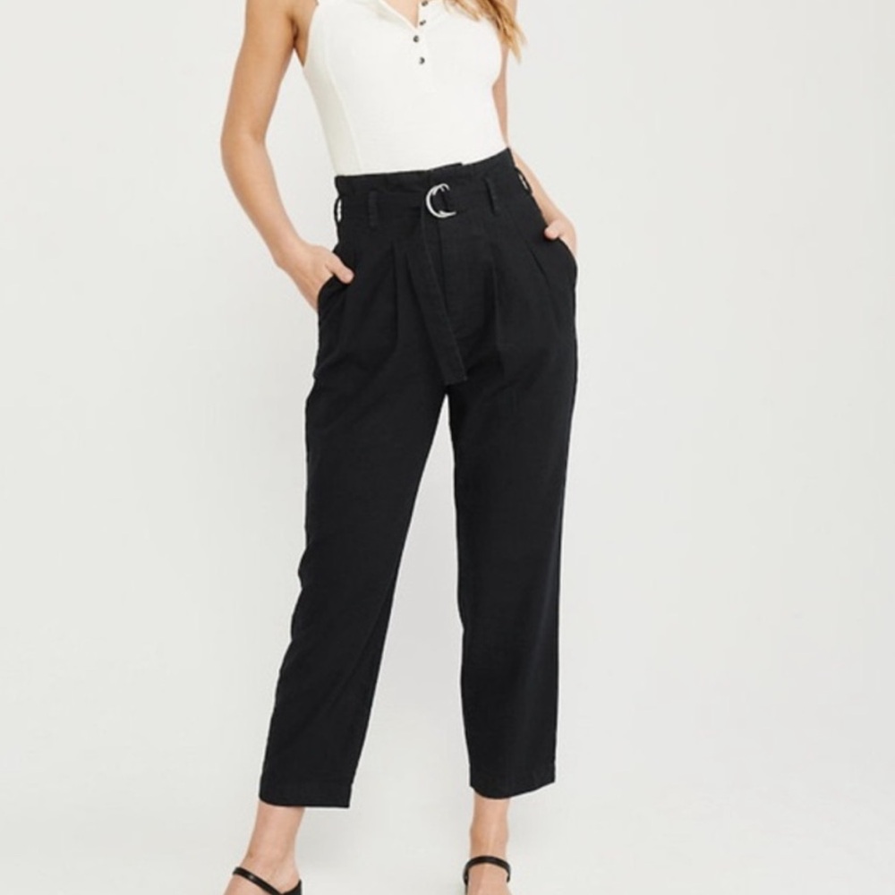 Abercrombie & Fitch Belted Ankle Pants in Black